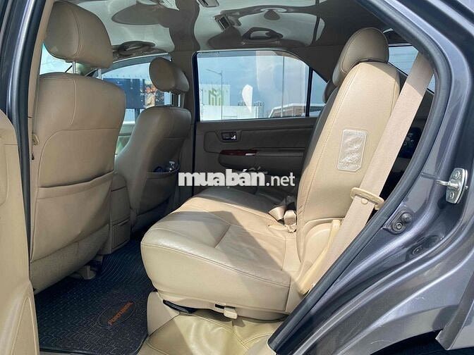 Toyota Fortuner 2011 2.7V 4x4 AT Xám