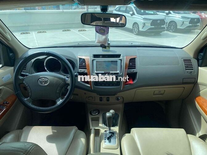 Toyota Fortuner 2011 2.7V 4x4 AT Xám