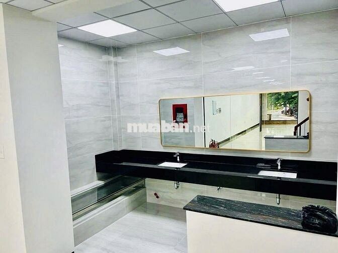 SIÊU PHẨM ỐP KÍNH-Cho thuê nhà Trần Nhật Duật,Quận 1.Thang máy, PCCC.