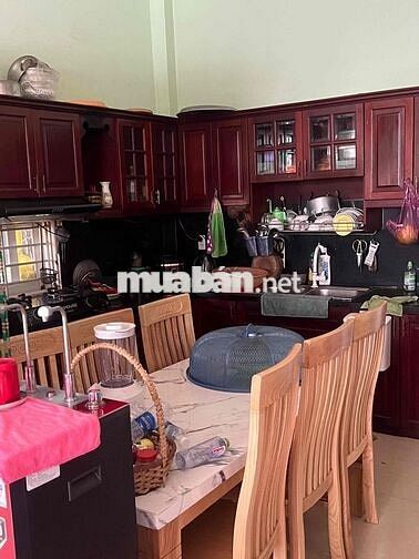 gia đình cần bán nhà mặt công viên hồ nước thị trấn cần giuộc