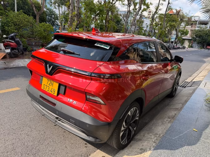 Vinfast VF6 Plus Pin mua Sản xuất 2025 Màu đỏ xe đẹp keng 