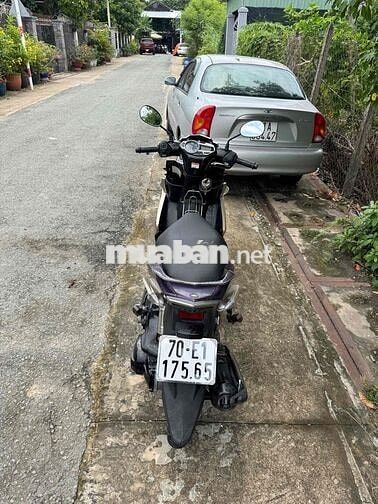 Yamaha Novo 5 Tự động Tím, Vàng cát