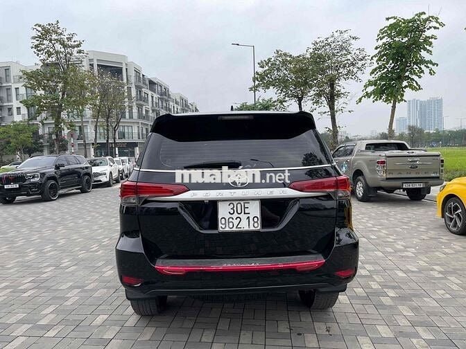 Toyota Fortuner 2017 Số sàn Dầu Nhập khẩu Đen