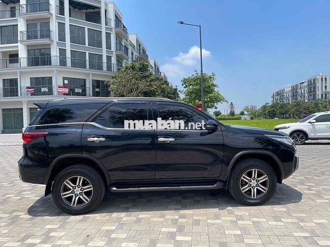 Toyota Fortuner 2019 Số sàn Đen