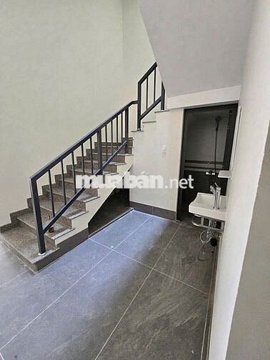 Nhà trệt lầu sân thượng trống suốt đường Mậu Thân chỉ 30 triệu