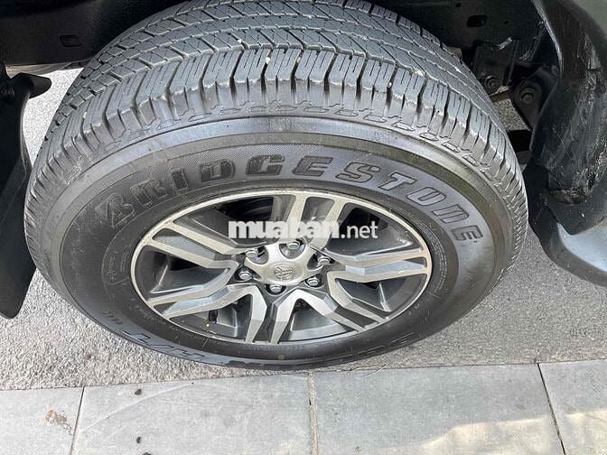 Toyota Fortuner 2019 Số sàn Đen