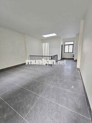 Nhà trệt lầu sân thượng trống suốt đường Mậu Thân chỉ 30 triệu