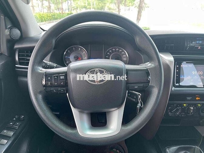Toyota Fortuner 2019 Số sàn Đen