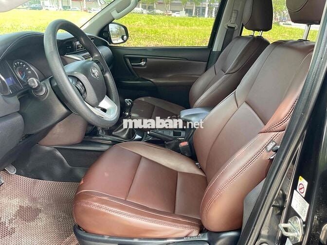 Toyota Fortuner 2019 Số sàn Đen