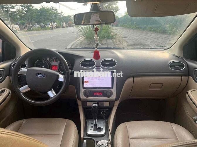 Ford Focus 2010 Ghi vàng 5 chỗ