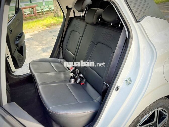Hyundai i10 hatback 2024 Số tự động Trắng