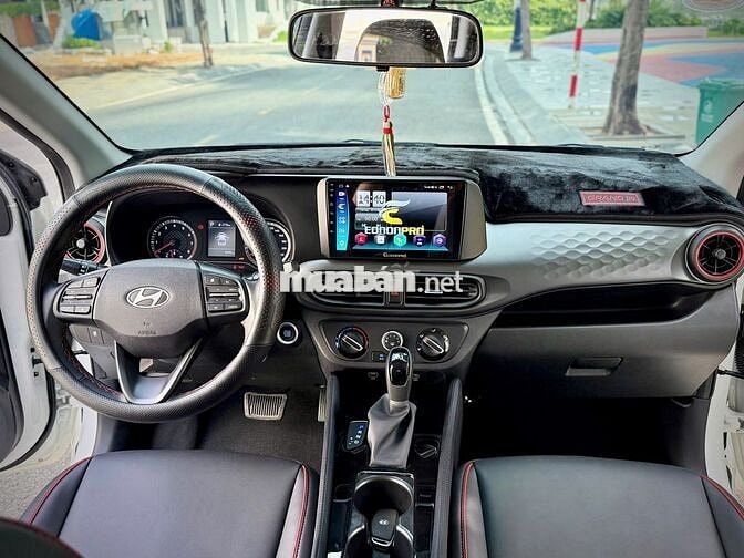 Hyundai i10 hatback 2024 Số tự động Trắng