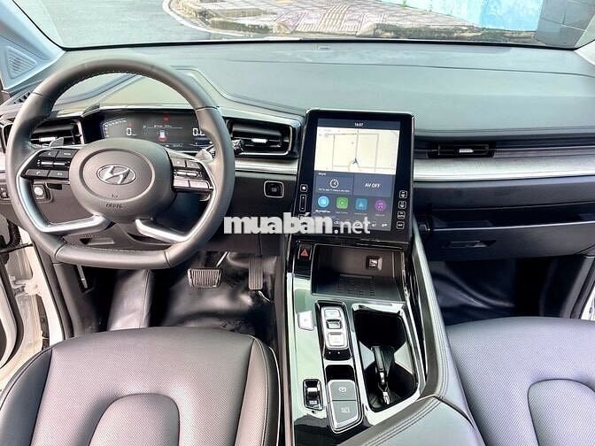 Hyundai Custin 2.0AT 2023 7 chỗ Đen