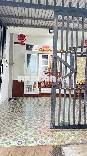 Nhà 2 lầu kiên cố, lối đi dành cho xe ba gác, nội thất, giấy tờ đầy đủ