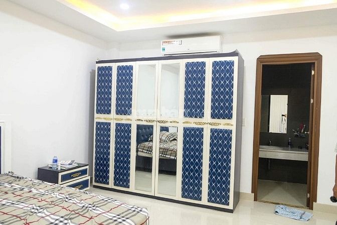 Bán gấp nhà mặt tiền Nguyễn Văn Trỗi đoạn sầm uất