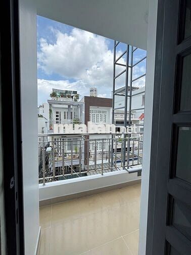 Duplex phòng to ban công dưới chân cầu chữ Y