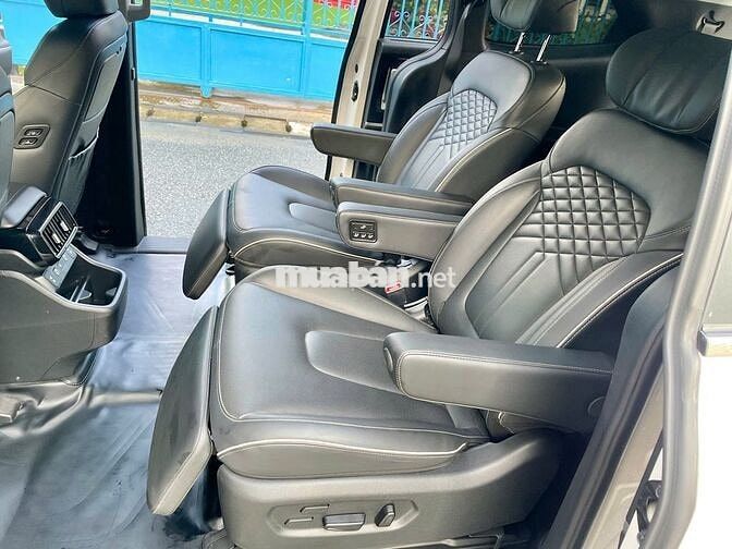 Hyundai Custin 2.0AT 2023 7 chỗ Đen