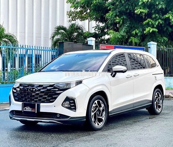 Hyundai Custin 2.0AT 2023 7 chỗ Đen