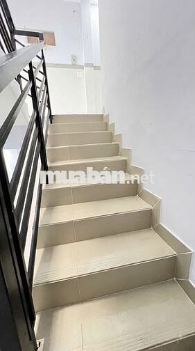 Nhà 2 lầu kiên cố, lối đi dành cho xe ba gác, nội thất, giấy tờ đầy đủ