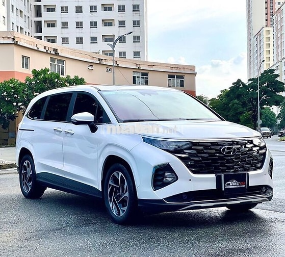 Hyundai Custin 2.0AT 2023 7 chỗ Đen