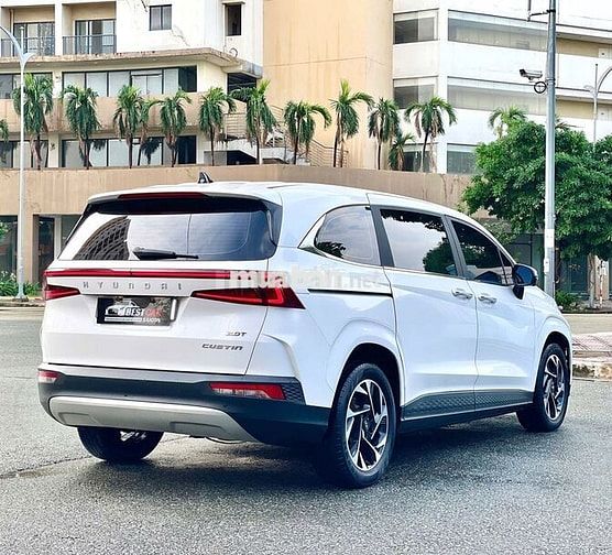 Hyundai Custin 2.0AT 2023 7 chỗ Đen