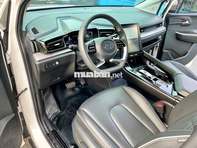 Hyundai Custin 2.0AT 2023 7 chỗ Đen