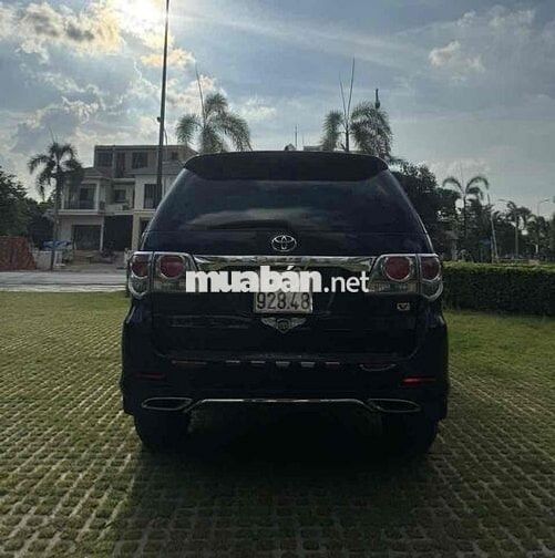 Toyota Fortuner 2014 Tự động 7 chỗ Đen