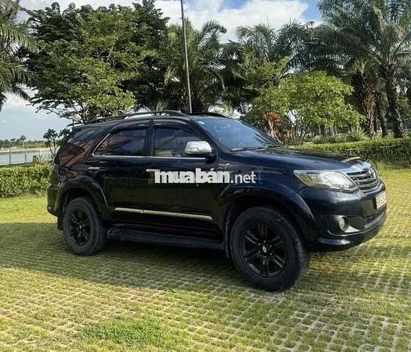 Toyota Fortuner 2014 Tự động 7 chỗ Đen