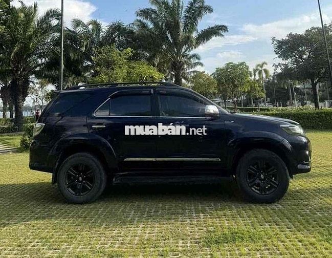 Toyota Fortuner 2014 Tự động 7 chỗ Đen