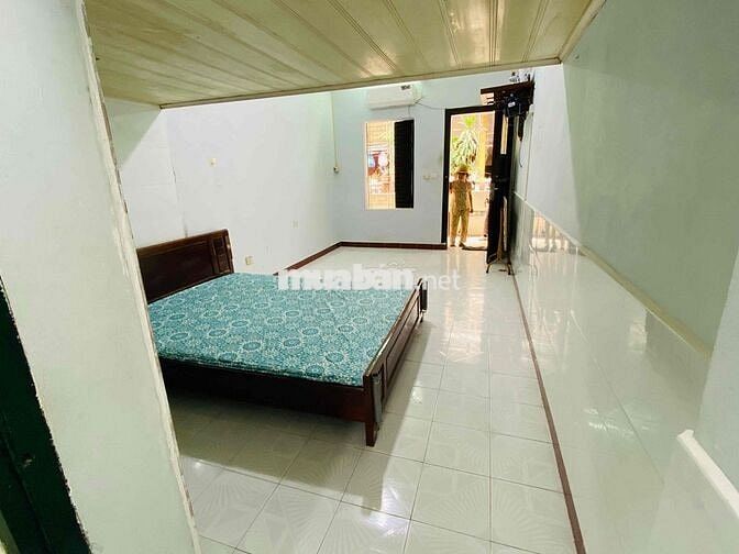 Tôi cho thuê nguyên căn tập thể 40m2 phố Trần Cung giá siêu rẻ