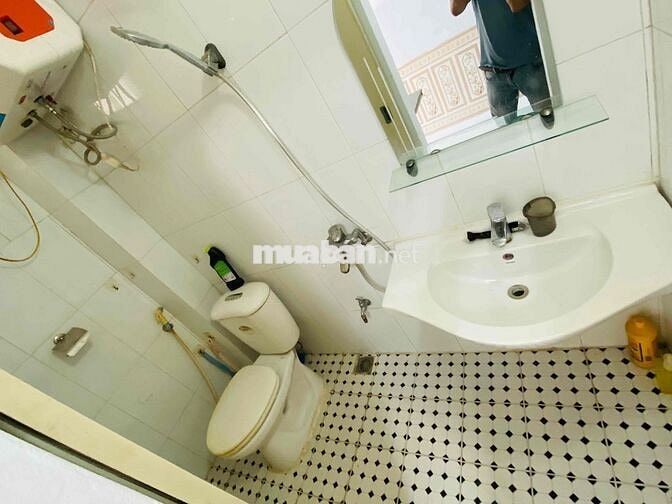 Tôi cho thuê nguyên căn tập thể 40m2 phố Trần Cung giá siêu rẻ