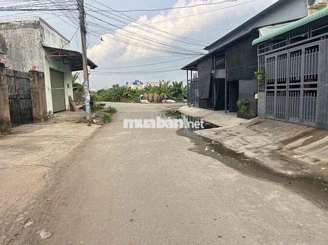 Bán Nhà kho kcn Tân Đức 10x25m giá 3ty680 đường nhựa 12m