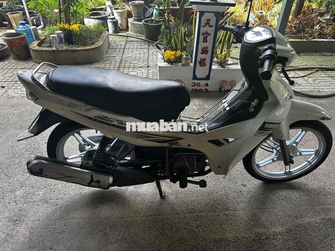 Yamaha Sirius Trắng Xăng