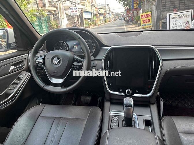 VinFast Lux SA2.0 SUV Trắng 7 chỗ Tự động