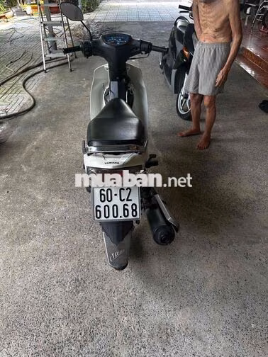 Yamaha Sirius Trắng Xăng