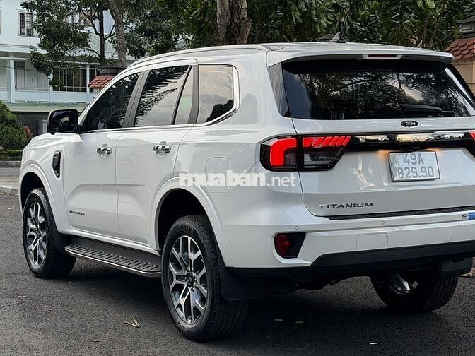 Ford Everest Titanium 1 cầu 2025 Trắng