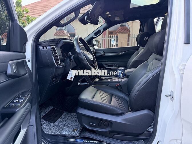 Ford Everest Titanium 1 cầu 2025 Trắng