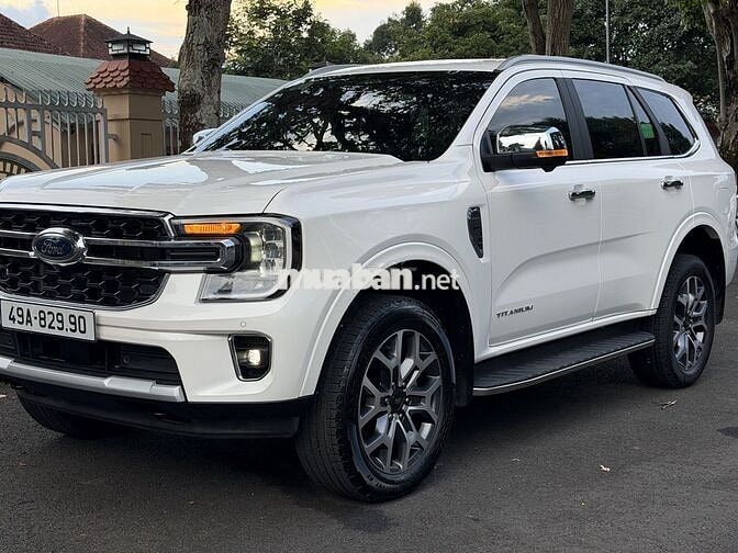 Ford Everest Titanium 1 cầu 2025 Trắng