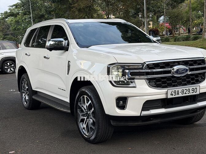 Ford Everest Titanium 1 cầu 2025 Trắng