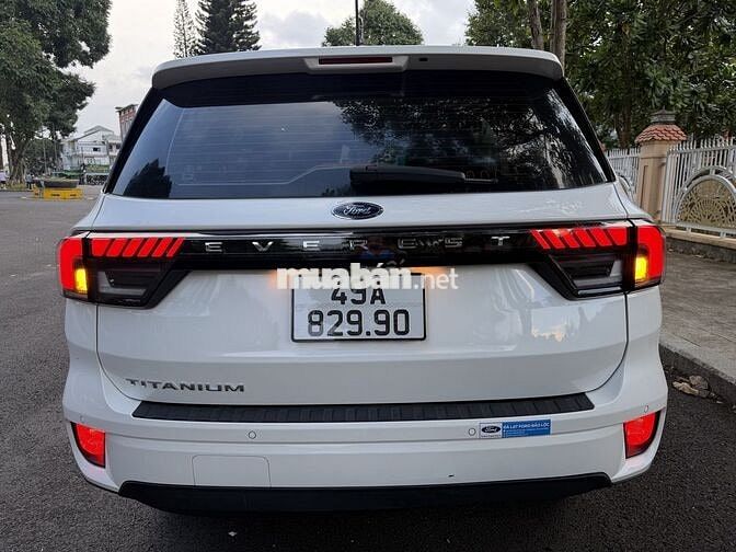 Ford Everest Titanium 1 cầu 2025 Trắng