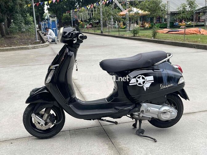 Piaggio Vespa LX 125 Tự động màu Đen