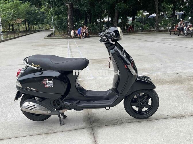 Piaggio Vespa LX 125 Tự động màu Đen
