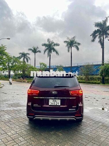 Kia Sedona 7 chỗ Tự động Dầu Đỏ mận