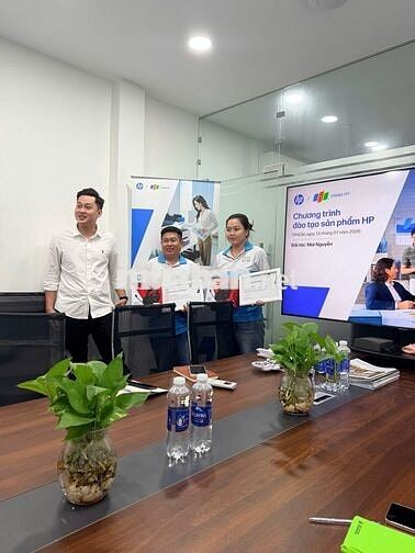 Tuyển NV Kinh Doanh - Công Nghệ Thông Tin