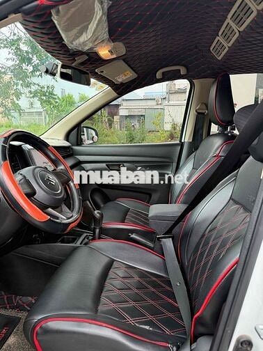 Suzuki Ertiga 7 chỗ ghế da Trắng