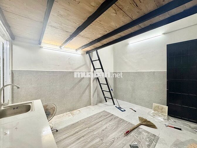 phòng cho thuê có gác - máy lạnh rộng rãi phòng mới tầng trệt sạch sẽ