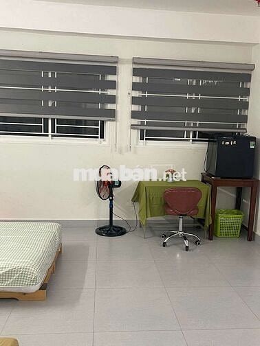 Minihouse full nội thất, đỗ ô tô, có máy nước nóng, free điện, dt 32m2