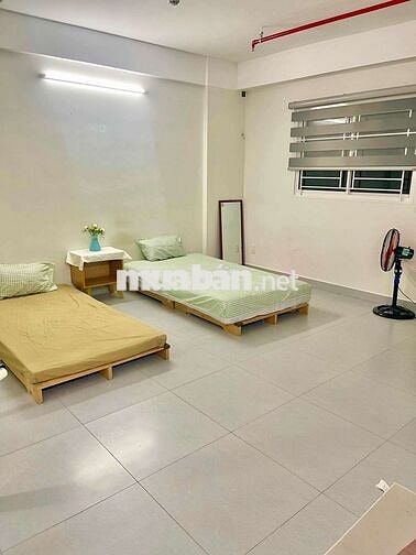 Minihouse full nội thất, đỗ ô tô, có máy nước nóng, free điện, dt 32m2