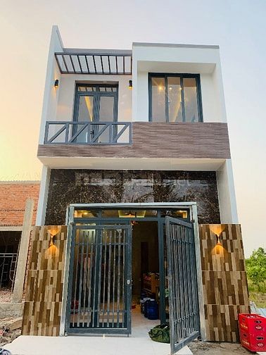 CHÍNH CHỦ CẦN BÁN NHÀ 225M2 2.7 TỶ SHR MT TRUNG TÂM XÃ TIỂU CẦN MỚI