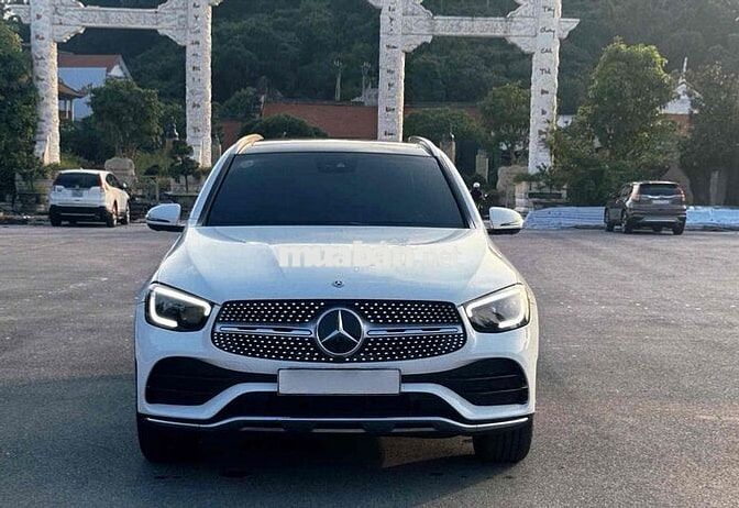Mercedes-Benz GLC 300 Trắng 5 chỗ